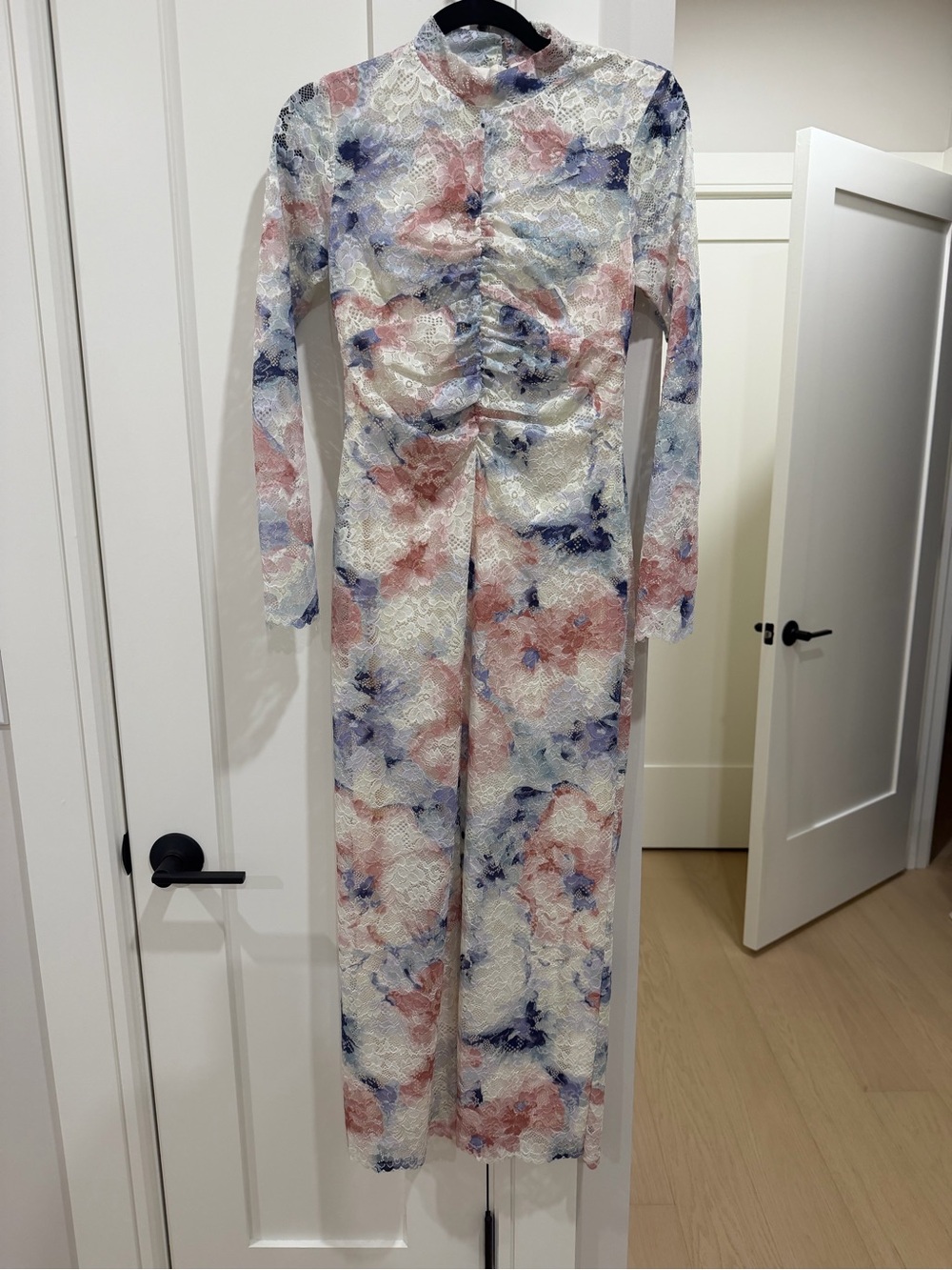Floral Lace Long-Sleeve dress